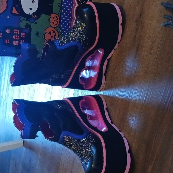 Irregular Choice Hello Kitty Cavern Platform Boots Size 39/8.5 - Picture 8 of 16